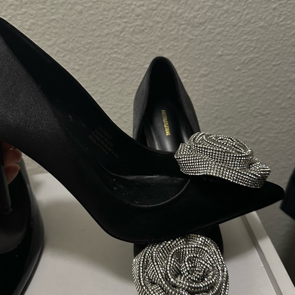 Elegant Black Heels with Silver Embellishment